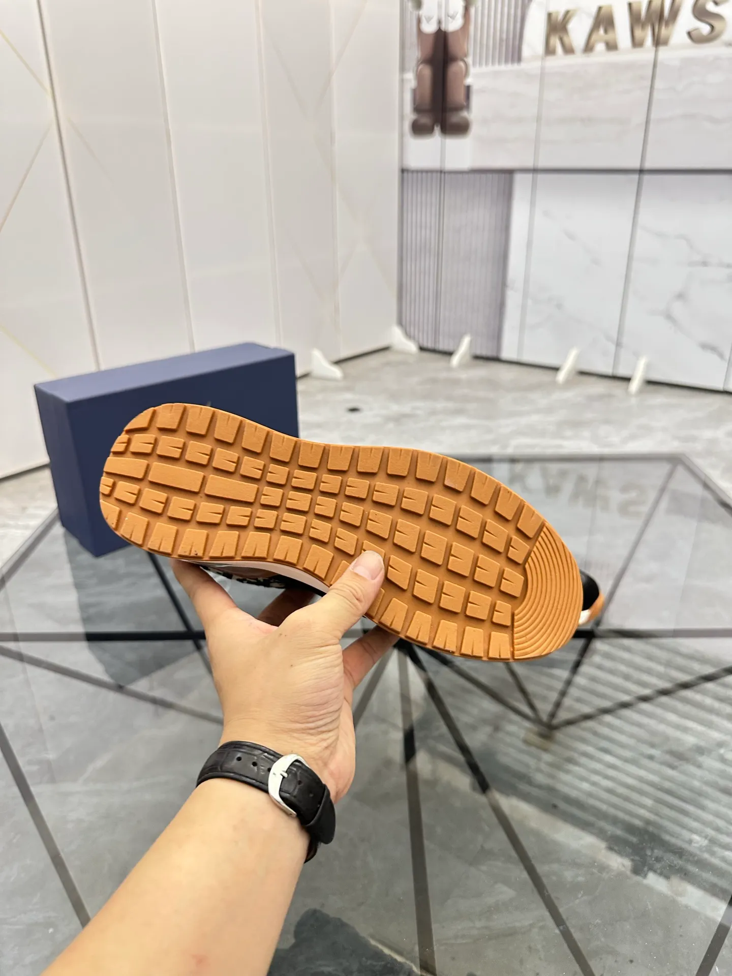 Men's shoes for sale 💰: 💰P420¥ Product trademark: Dior* "Dior*" low-top casual shoes Regular size: 38-44 (can be customized to 45) Product materials: imported cowhide leather upper spliced ​​with original fabric, breathable lining, original outsole. No.:6735